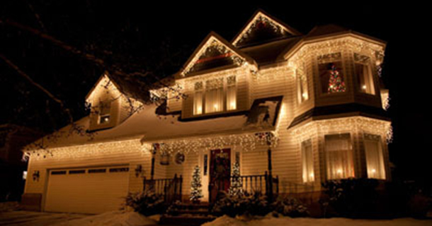 icicle-lights-on-house-wide